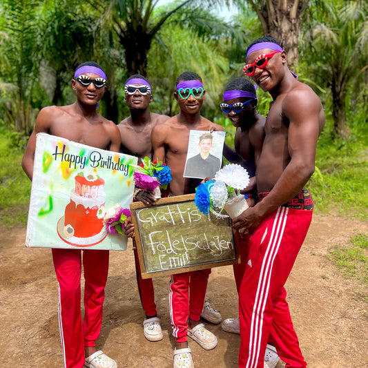 🌴 JungleGroup - roliga videohälsningar från Afrika 💃